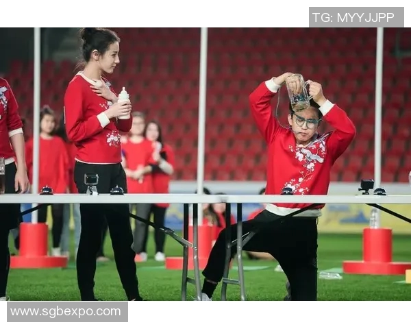 鹿晗携手捷克足球明星共庆运动精神引领年轻人热爱足球